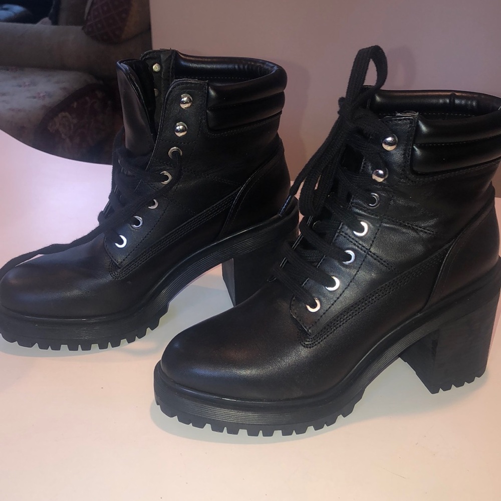 Zara size 38 black leather stacked heel lug sole boot